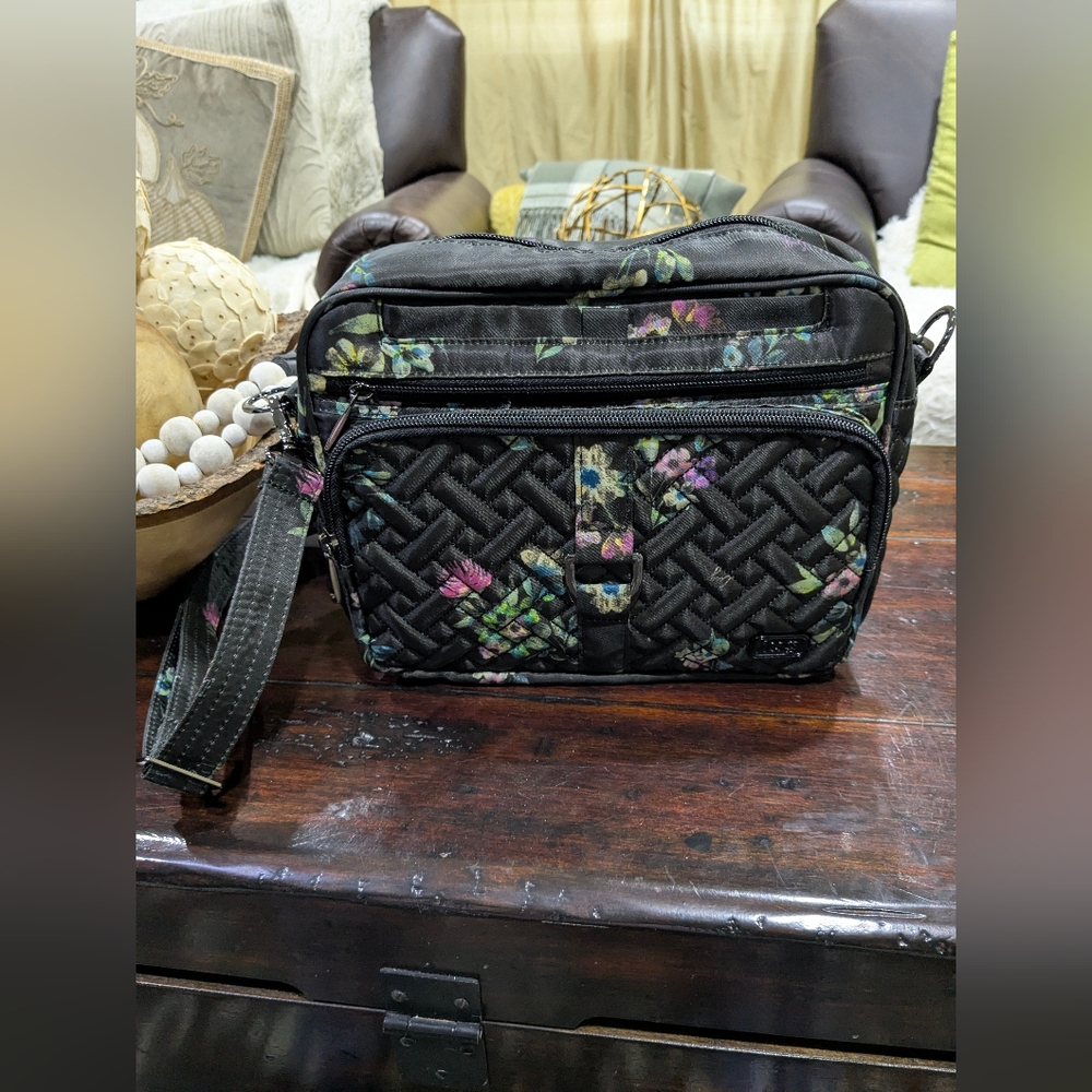 Lug Carousel XL Floral Black Quilted Bag - Picture 5 of 12
